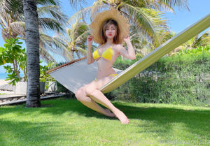 [Фото интернет-знаменитости COSER] Miss Coser Potato Godzilla - Yellow Bikini