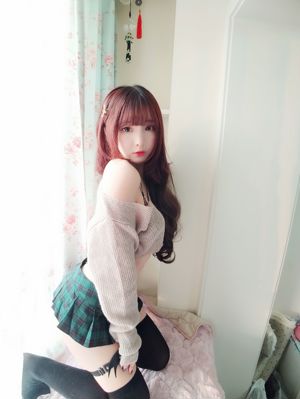 [Косплей фото] Двумерная красавица Фурукава кагура - сексуальный свитер