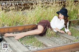 Model Sitong "Fashionable Beautiful Legs and Beautiful Outdoor Shooting" [丽柜Ligui]