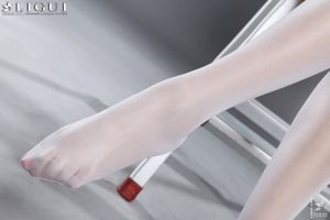 [丽柜贵足 LiGui] นางแบบ Si Qi "White Silk Nurse" รูปถ่ายขาและเท้าที่สวยงาม