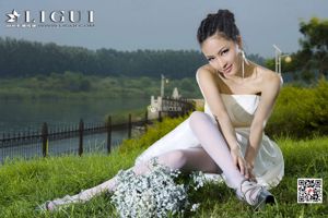 Модель Шер "Белый шелк + платье без рукавов" [丽 柜 Ligui]