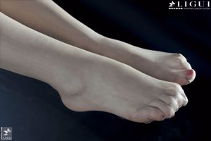 Модель Цинцин "Девушка на высоких каблуках с леопардовым принтом и шелковыми ступнями" [Лигуй ЛиГуй] Фотография красивых ног и ступней из нефрита