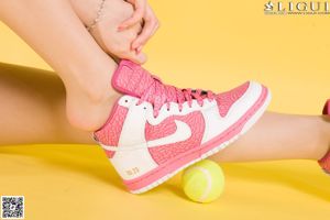 [丽 柜 LiGui] Modello Yoona "Basketball Girl Badminton Series" Beautiful Legs and Jade Foot Photo Picture