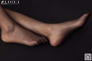 [丽 柜 LiGui] Model Ling Ling "Studio-opnamen van zwarte zijde met hoge hakken" Mooie benen en jade voet Foto foto