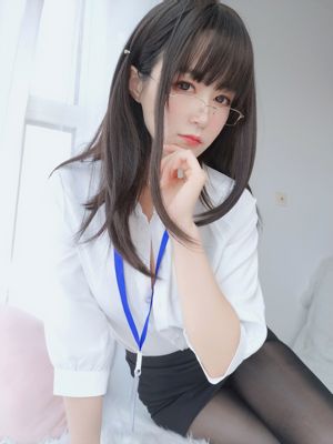 [Cosplay] Miss Coser Shirogane - Đồng phục