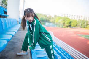 Kitaro_Kitaro "Mädchen in grüner Sportbekleidung"