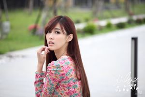 Тайваньская красавица Ляо Тинглинг / Кила Цзинцзин, «Уличная съемка в яркой мини-юбке»