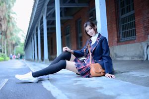 Liao Tingling / Kila Jingjing "Gadis Sekolah Terbaik Dalam Perjalanan Dari Sekolah"