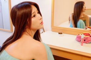 La sorella taiwanese Zhang Qijun JULIE "La dea dallo specchio per il trucco"